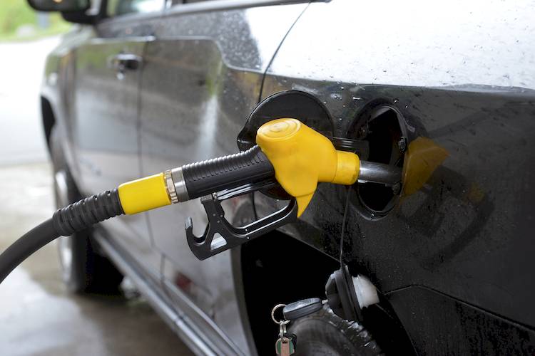 چرا نباید باک بنزین را کامل پر کنیم؟